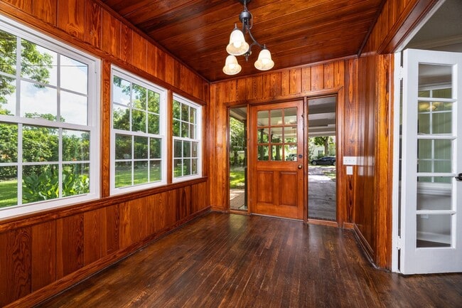 Building Photo - Renovated 4 Bedroom, 3 Bath home in Live Oak