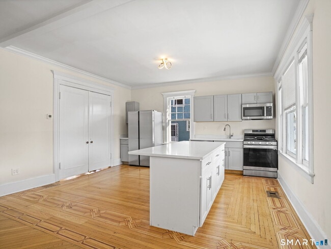 Building Photo - 1911 Summer St