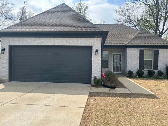 Building Photo - 401 Park St