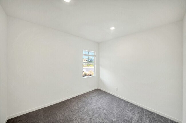 Building Photo - 41207 Alegria Ln