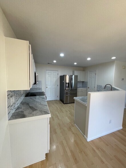 Building Photo - 21920 E Crestline Ln