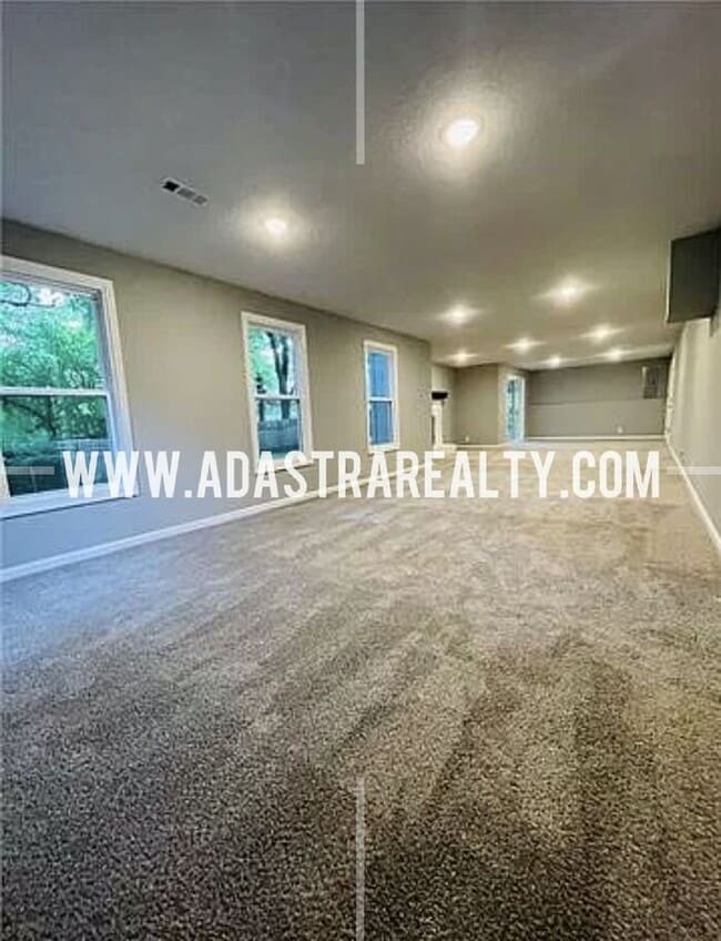 Building Photo - Gorgeous 4 Bed 3 Bath Home in Olathe!!-Ava...