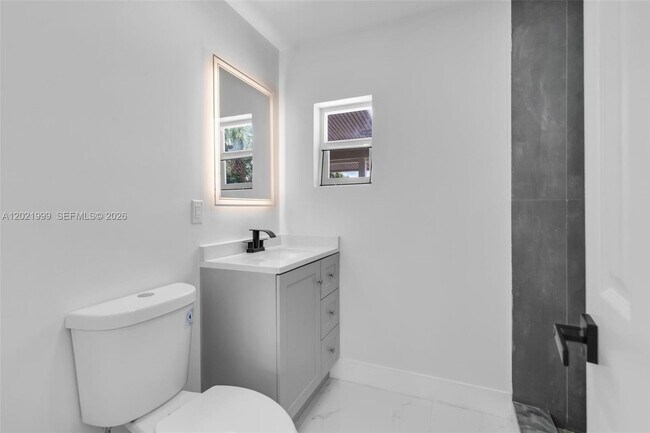 Building Photo - 1660 W 26th St