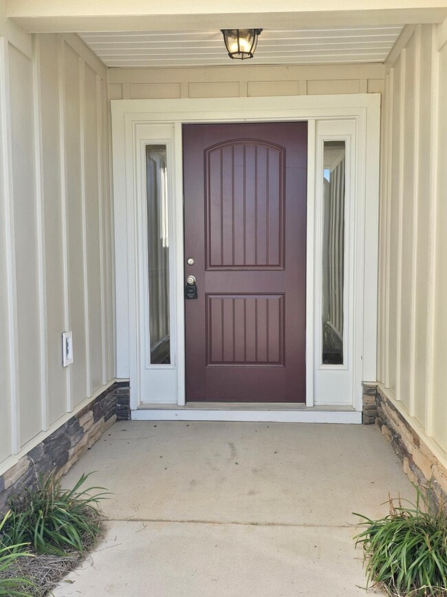 Building Photo - 606 Litcham Run
