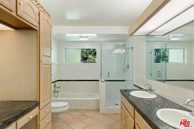 Building Photo - 1054 Enchanted Way