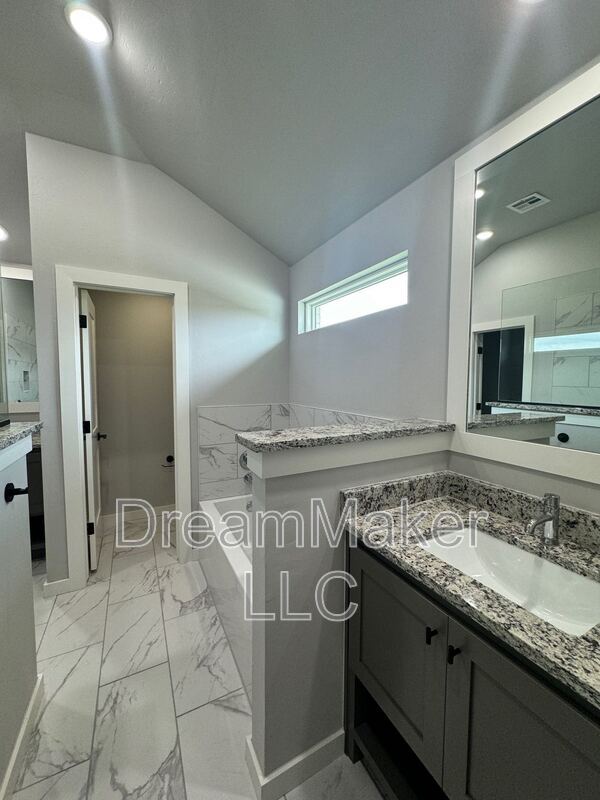 Building Photo - 736 Apple Blossom Wy
