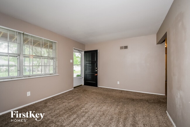 Building Photo - 2725 Benne Dr
