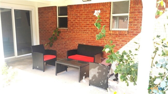 Building Photo - 418 Cottonwood Dr