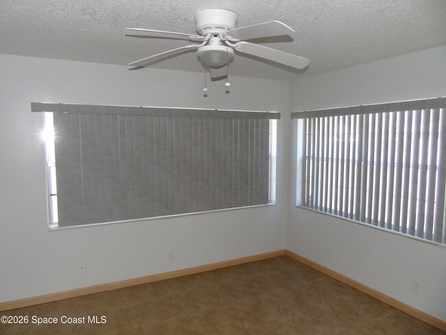 Building Photo - 450 Roosevelt Ave