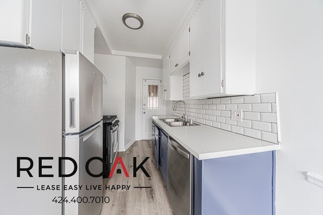 Building Photo - 5164 Clinton St