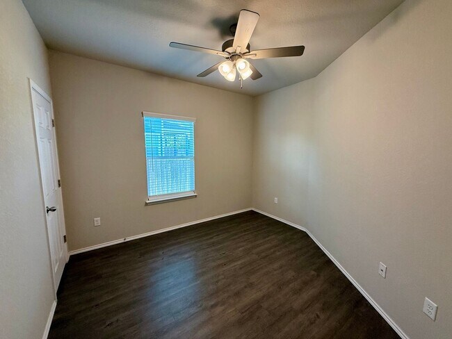 Building Photo - Luxury 3-bedroom, 2-bathroom Duplex in Seg...