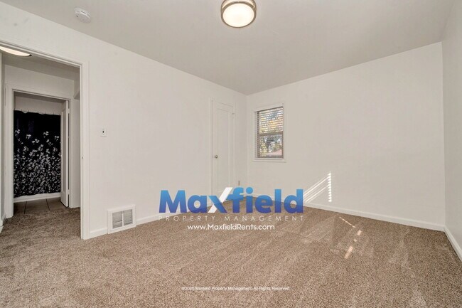 Building Photo - LEASE SPECIAL ! Sugarhouse Bungalow 2 BD 1 BA 1GA - 1500+ sq ft
