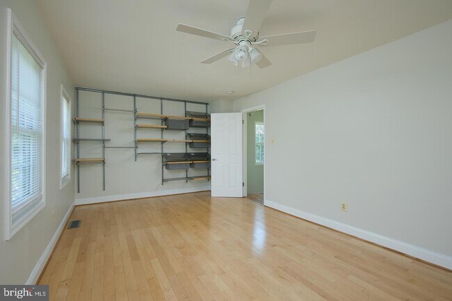 Building Photo - 124 Barnsfield Ct
