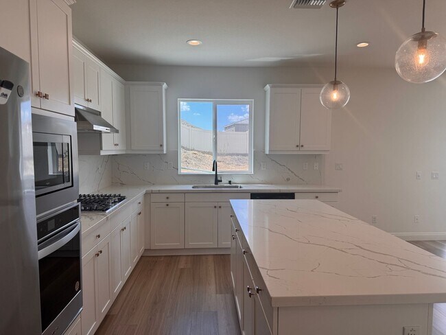 Building Photo - Beautiful 5 Bedroom 3 Bathroom Home Built in 2021