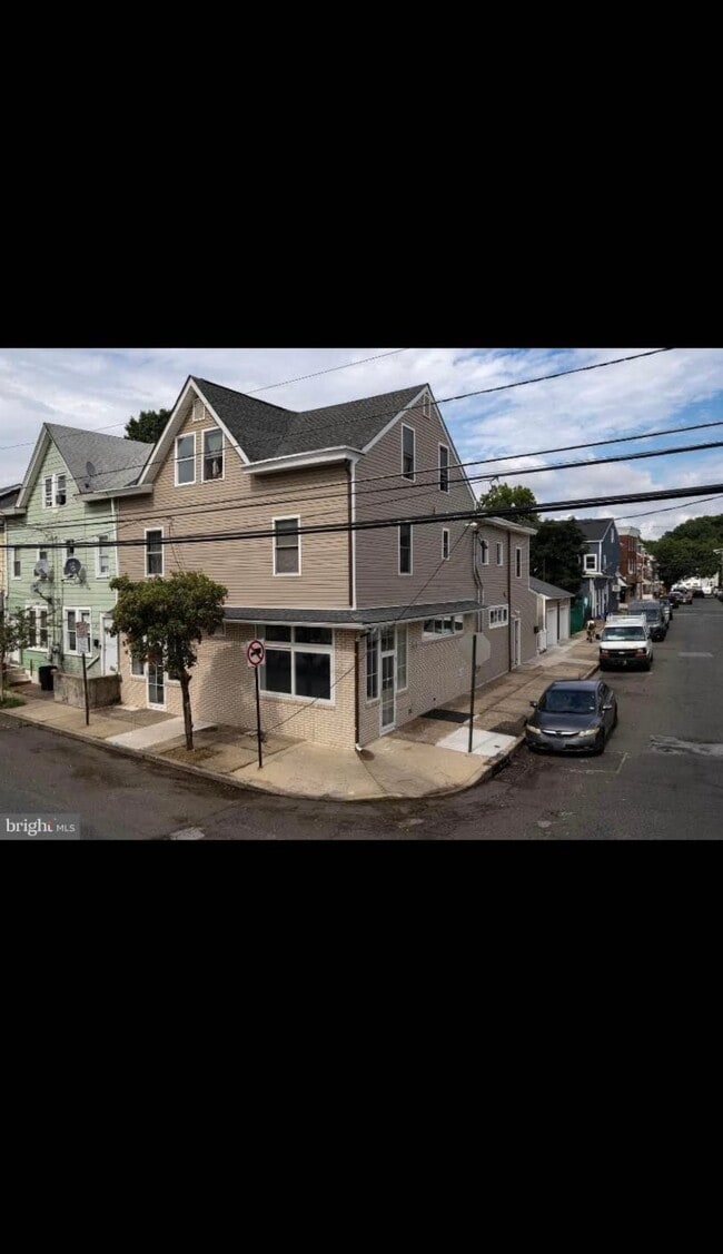 Building Photo - 80-82-82 Jersey St