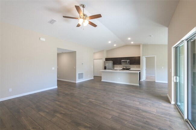 Building Photo - 730 SW McCall Rd