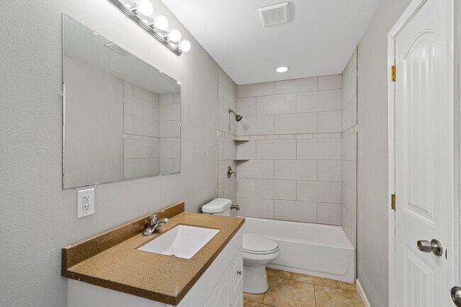 Building Photo - 308 E Cheryl Dr