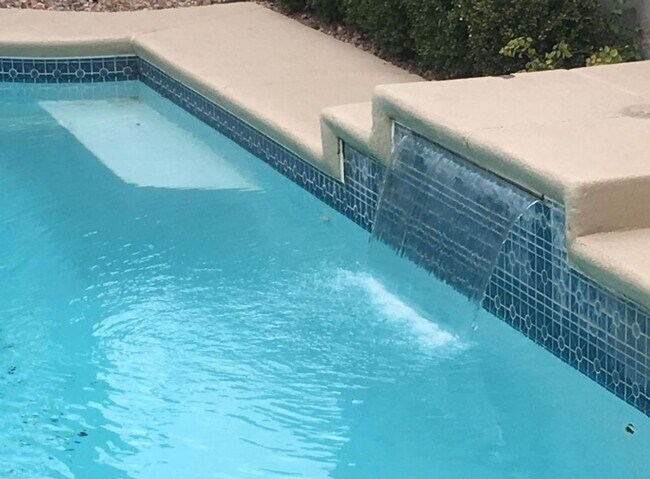 Building Photo - Beautiful, Well Kept, North Summerlin Pool...