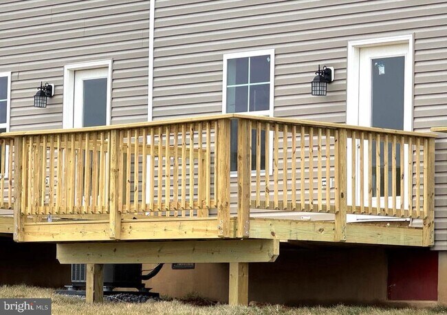 Building Photo - 148 Olga Dr