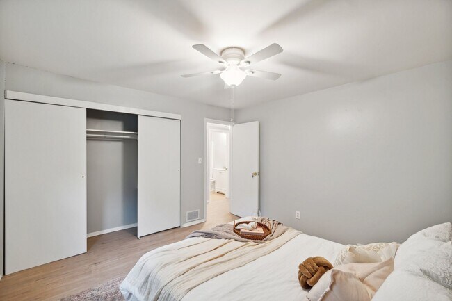 Building Photo - Charming Updated 4BR/2BA Cape Cod in Twinbrook- Rockville