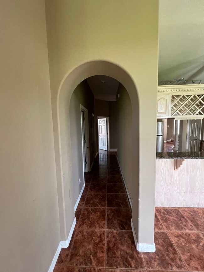 Building Photo - 420 W Palm Dr