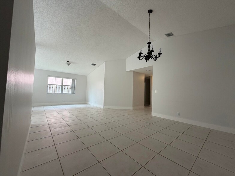 Building Photo - 3386 Treasure Ln