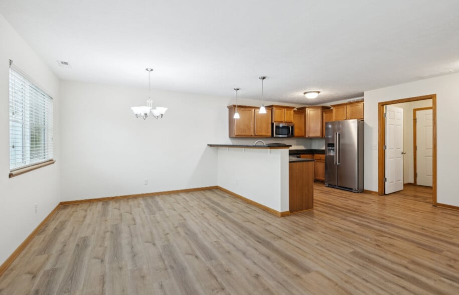 Building Photo - 8743 Remi Dr