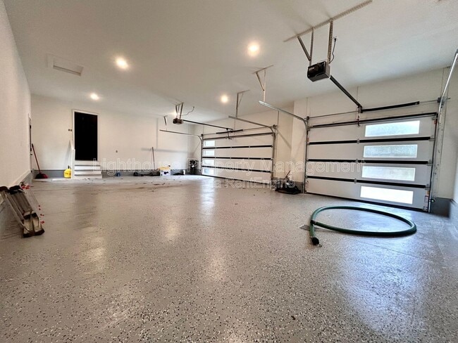 Building Photo - 1505 N Green Creek Rd