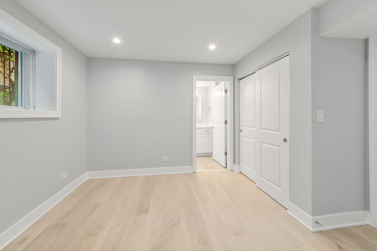 Building Photo - 935 W Winona St