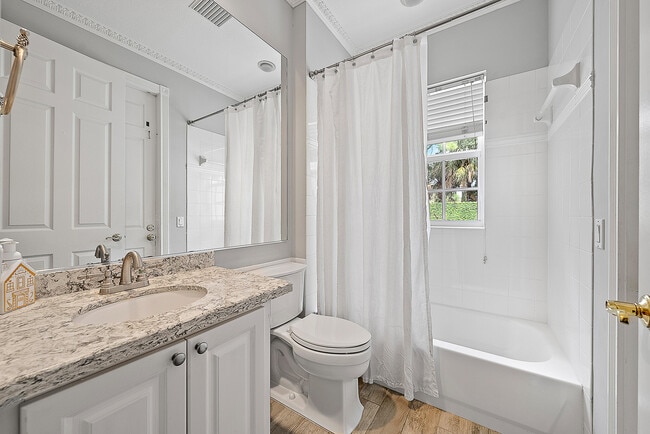 Building Photo - 140 Sweet Bay Cir