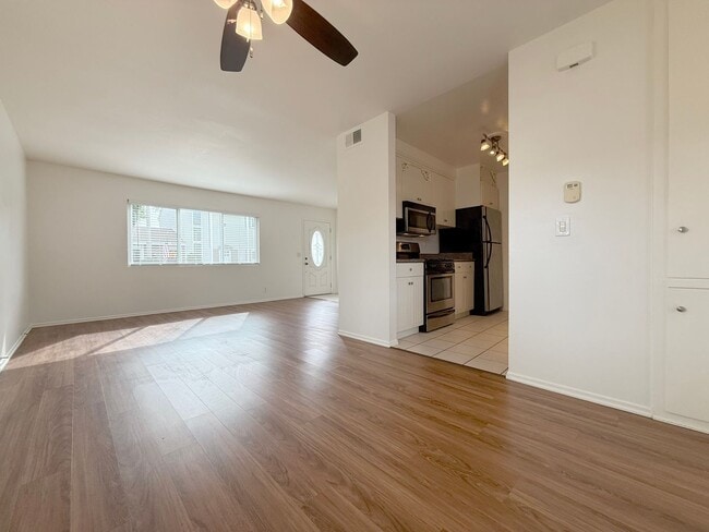 Building Photo - Rare Surfside One Bed Condo with Two Car G...