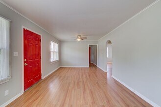 Building Photo - 1020 E Apache St