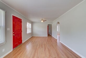 Building Photo - COMING SOON! Newly Renovated 2 Bed / 1 Bath house! Apply today!