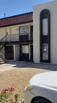 Building Photo - 1405 E Vegas Valley Dr