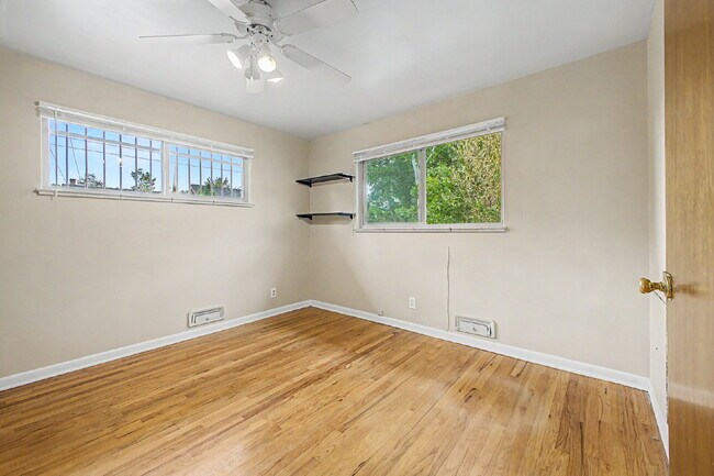 Building Photo - "Charming 2-Bedroom Apartment with Spacious Living – 1025 Sq Ft in Prime Denver Location!"