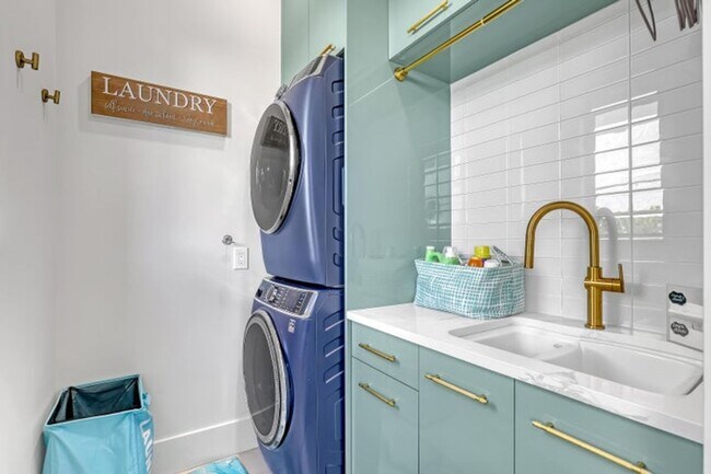 Building Photo - 1161 Pine Point Rd