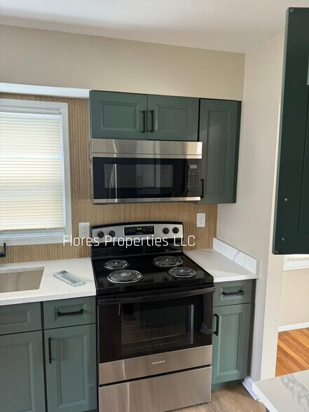 Building Photo - 1136 Pauline Ave