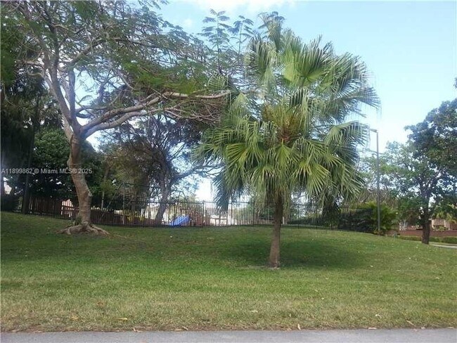 Building Photo - 6924 SW 114th Pl