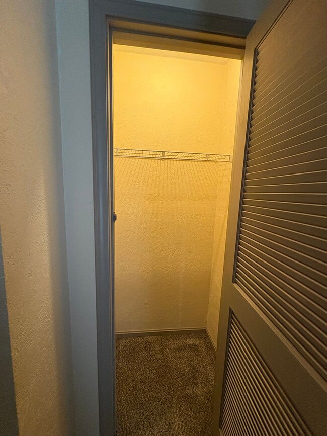 Building Photo - 933 S 4th St