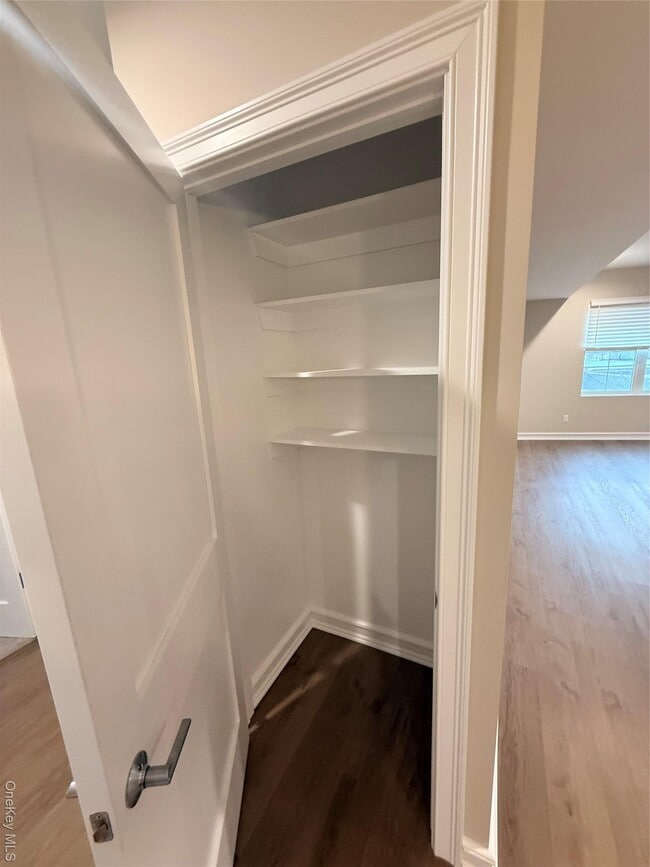 Building Photo - 122 Greenwich Ave