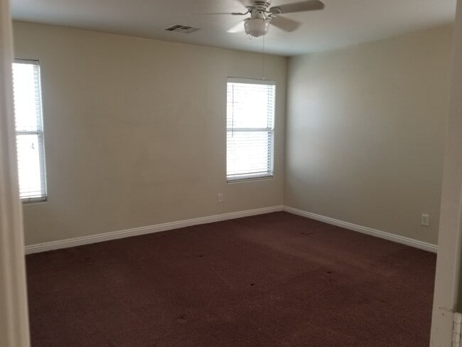 Building Photo - 3 Bedroom centrally located near Silverado Ranch!