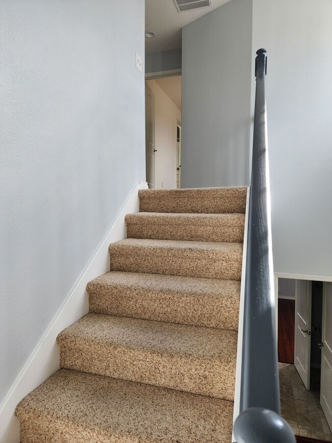 Building Photo - Stunning Regency Estates Home