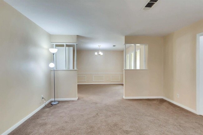 Building Photo - 2609 Richcreek Rd