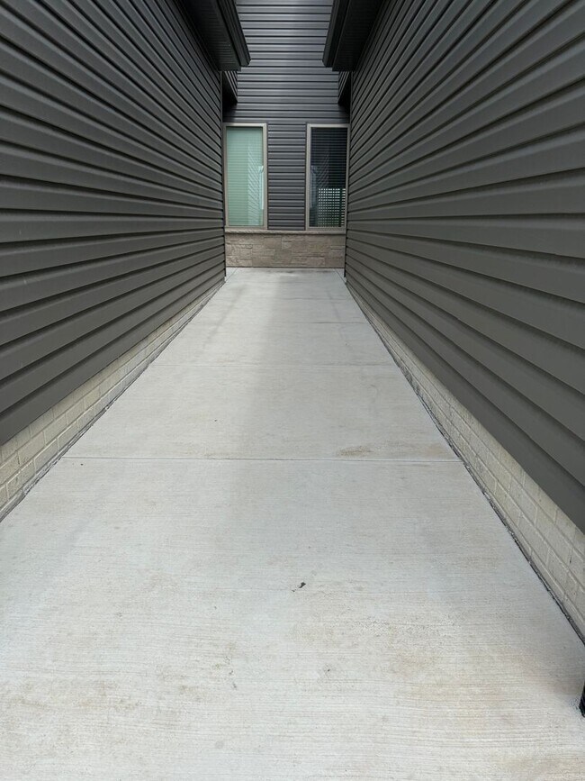 Building Photo - Brand New 2-story 3 bedroom/2.5 bath townhome