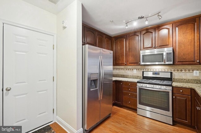 Building Photo - 22936 Spicebush Dr