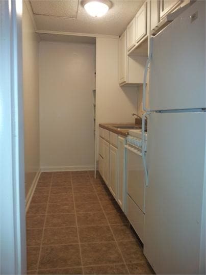 Building Photo - 5299 Dalewood Dr