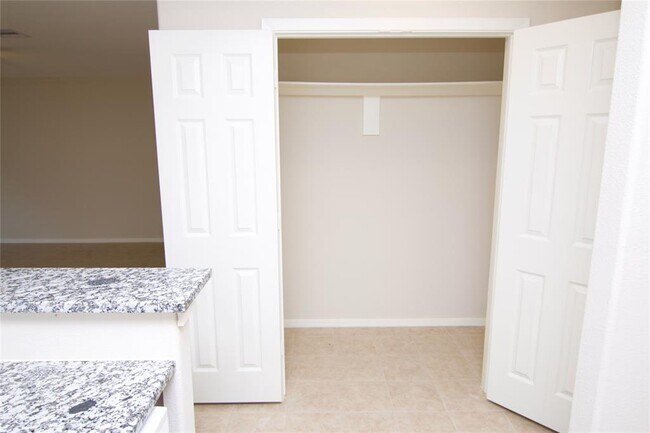 Building Photo - 12039 Clifton Oaks Dr