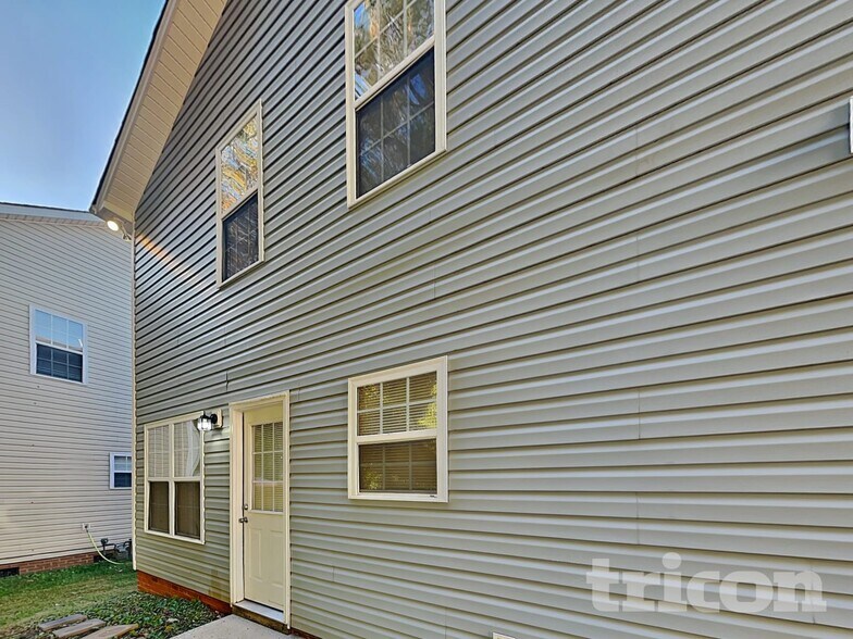 Building Photo - 4805 Canipe Dr