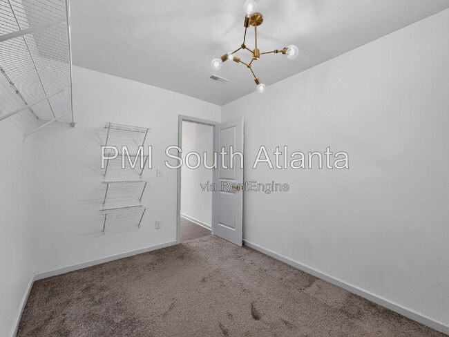 Building Photo - 4925 Lower Elm St