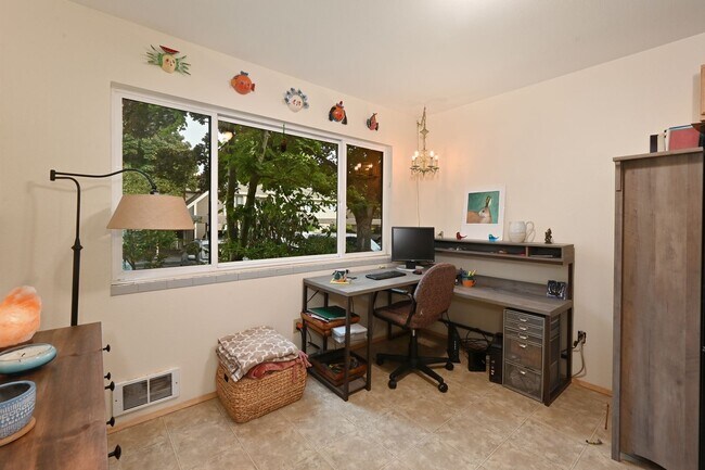 Building Photo - Beautiful 2-bed, 1.75-bath condo in Seattl...